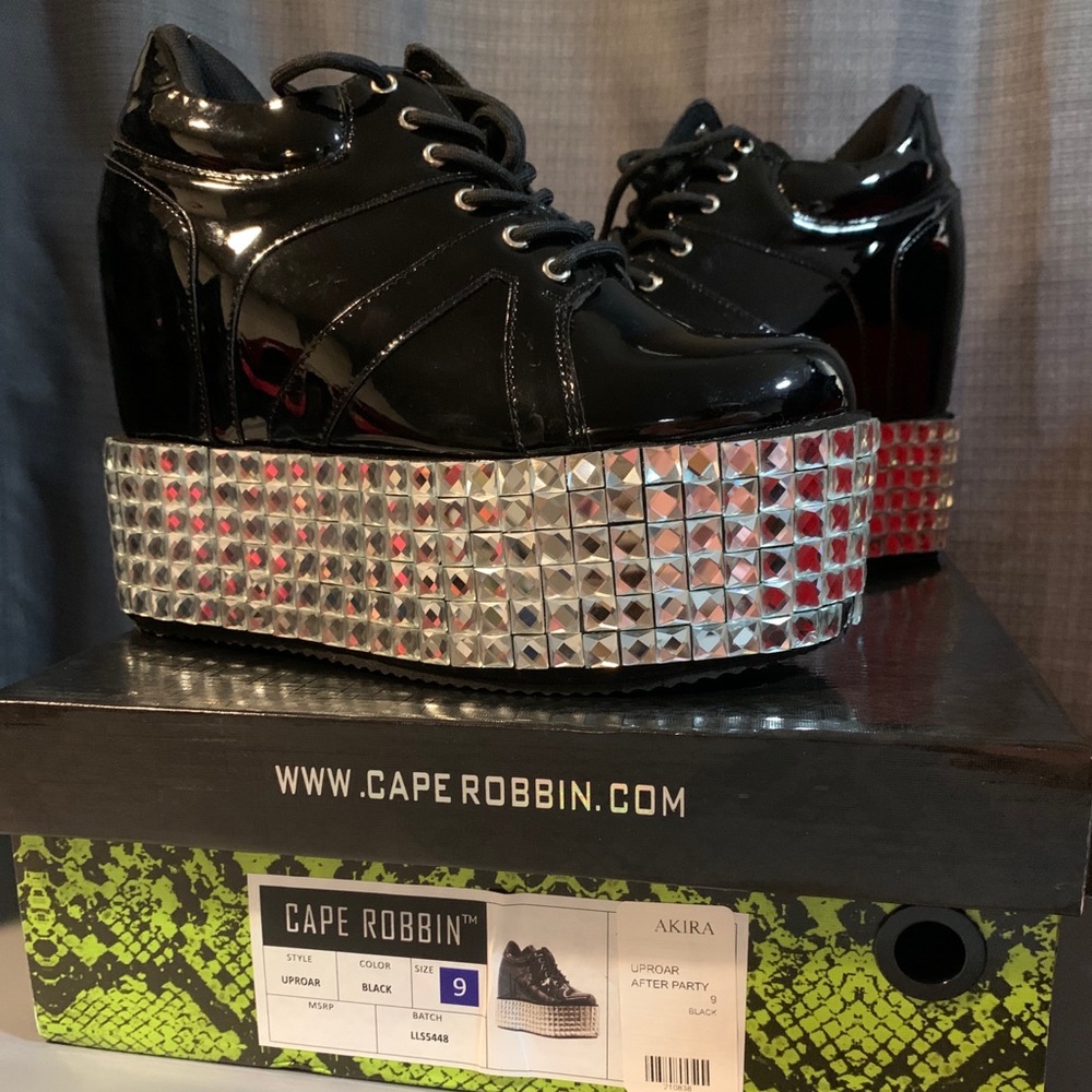 Platform shoes